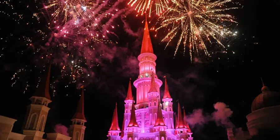 Alanya Land of Legends Night Shows Tour: Magical Evening at Turkish Disneyland